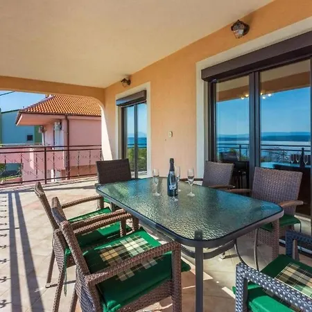 Klaudia Apartamento Dramalj